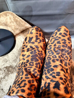 Portland Trisha Zip Leopard Print Zip Booties US 8.5M